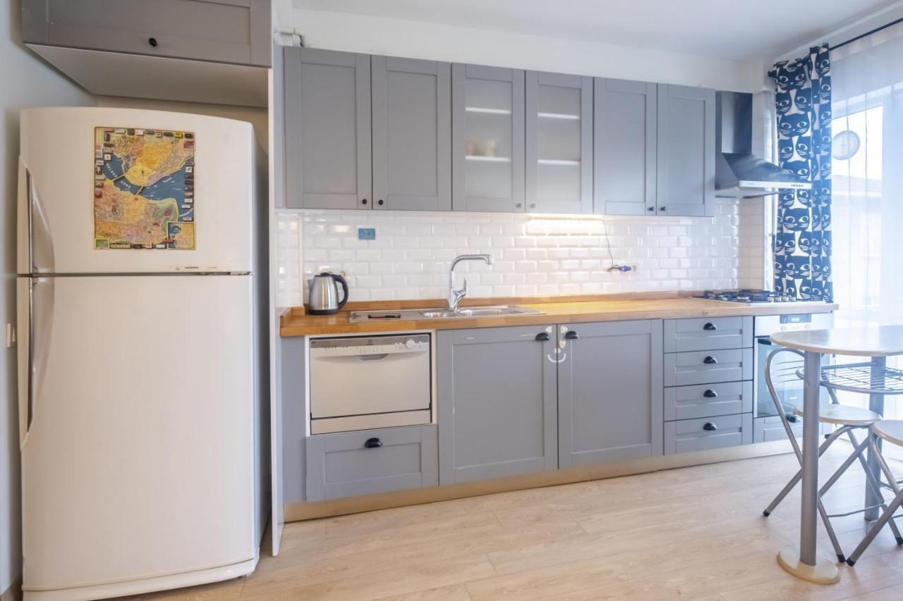 Flat With Balcony Near Bull Statue In Kadikoy Apartment Istanbul Exterior photo